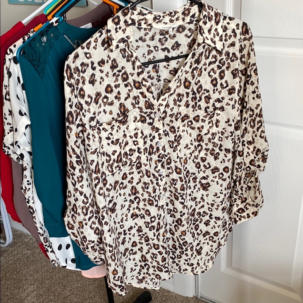 Maurices Cream and White Buttoned Blouse with Notched Collar